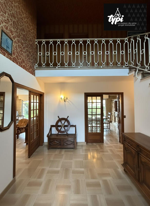 Maison - 220 m² - 10 pièces