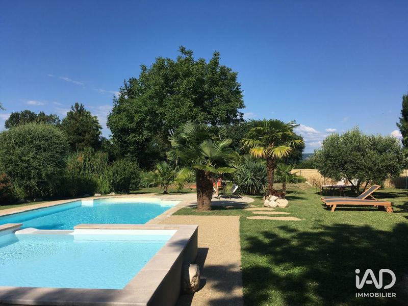 Local commercial - 1 200 m² - 5 pièces