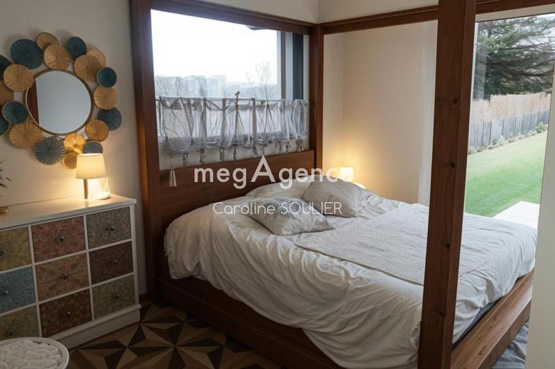 Maison - 385 m² - 13 pièces