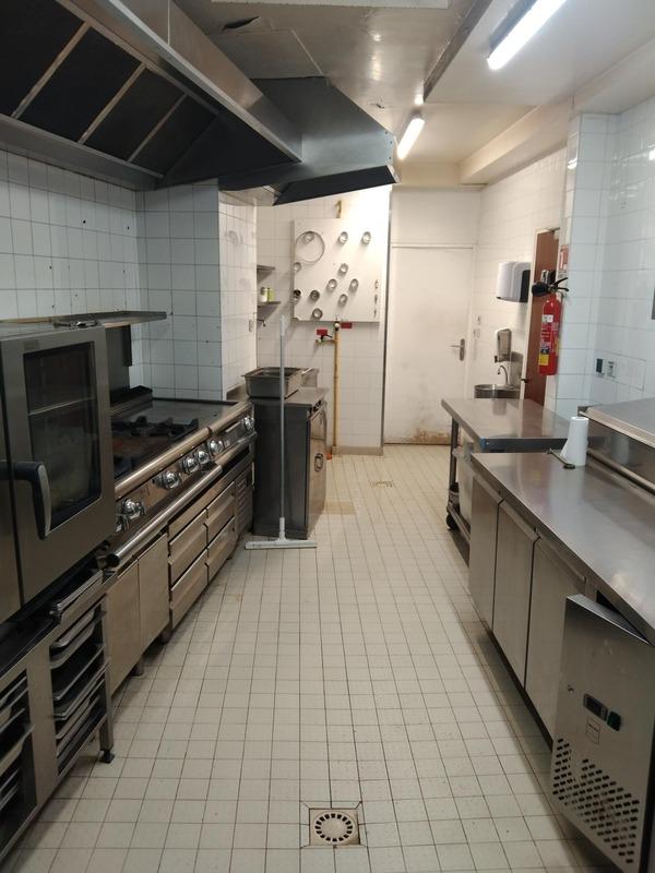 Local commercial - 200 m² - 3 pièces