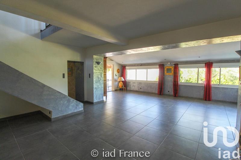 Maison - 230 m² - 9 pièces