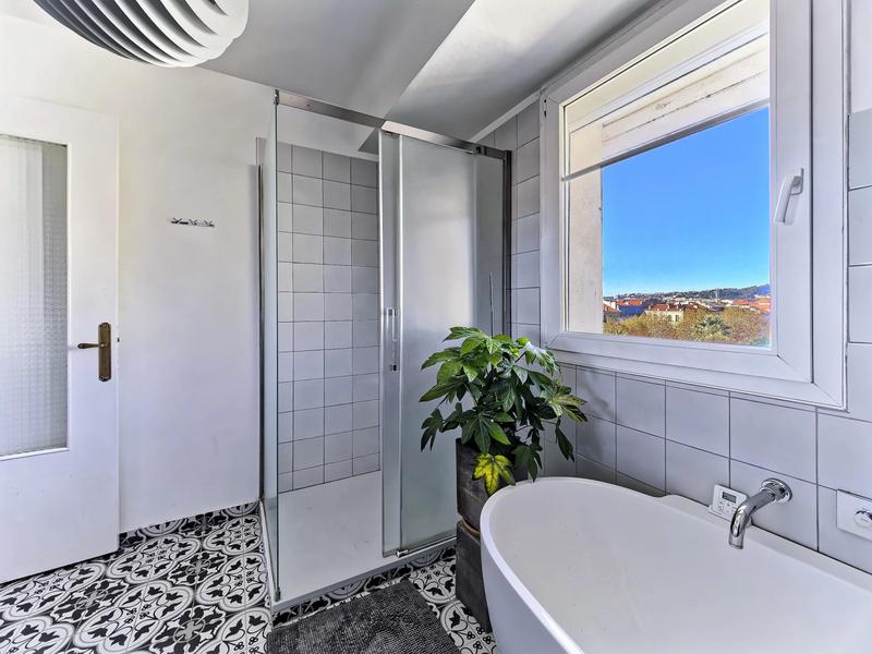 Appartement - 101 m² - 4 pièces