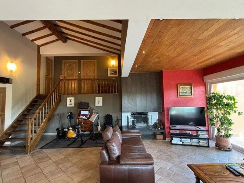 Maison - 204 m² - 7 pièces