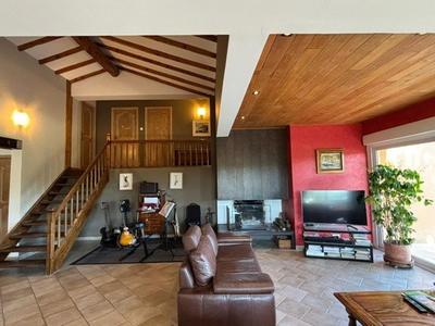 Maison - 204 m² - 7 pièces