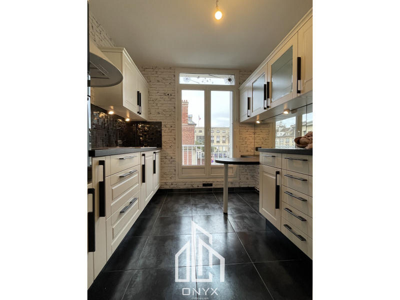 Appartement - 93 m² - 5 pièces