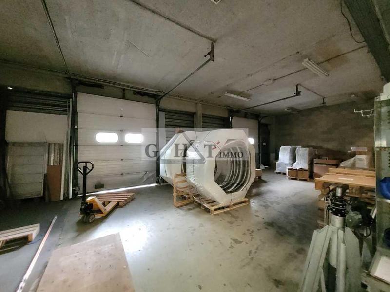 Entrepôt - 1 423 m²
