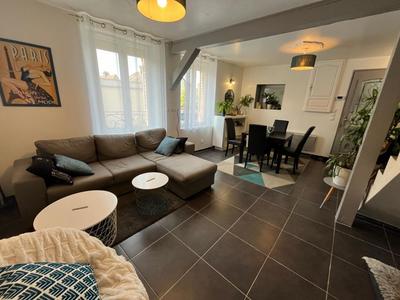 Maison - 104 m² - 4 pièces