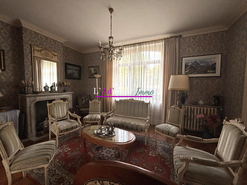 Maison traditionnelle - 238 m² - 7 pièces