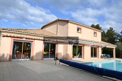 Maison - 240 m² - 6 pièces