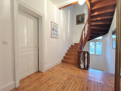 Maison - 242 m² - 9 pièces