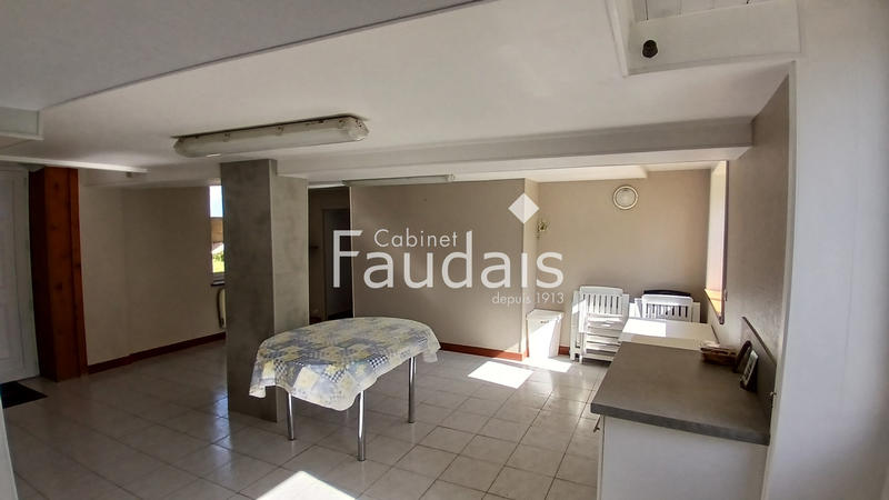 Maison - 164 m² - 9 pièces