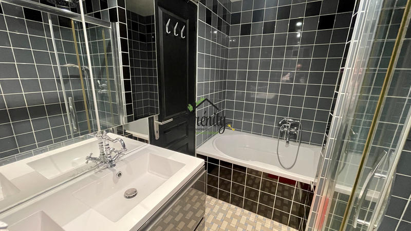 Maison - 169 m² - 8 pièces