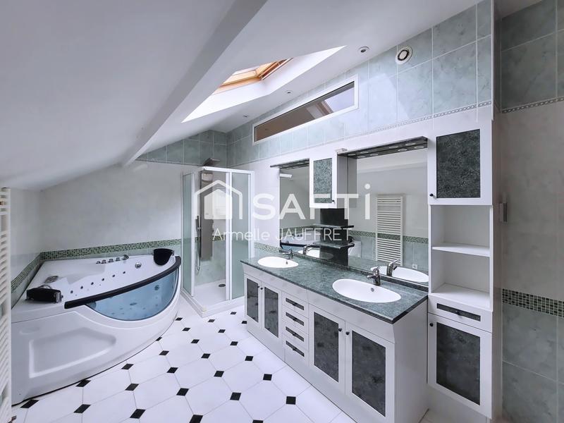 Maison - 158 m² - 6 pièces