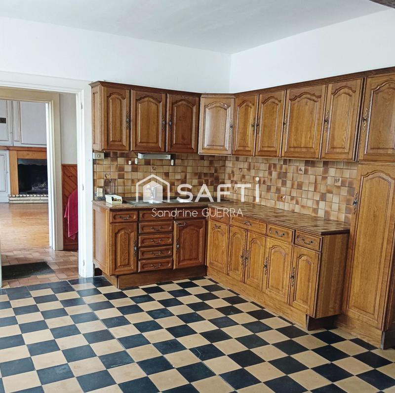 Maison - 215 m² - 8 pièces