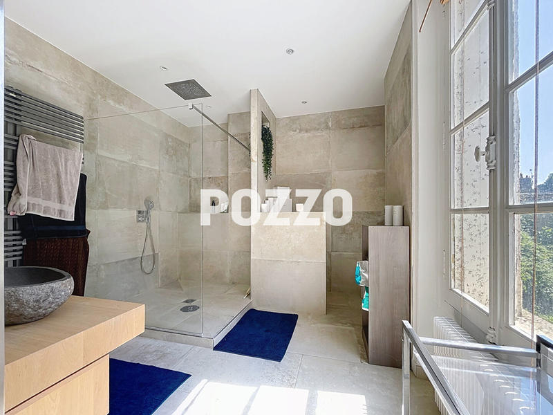 Maison - 340 m² - 11 pièces