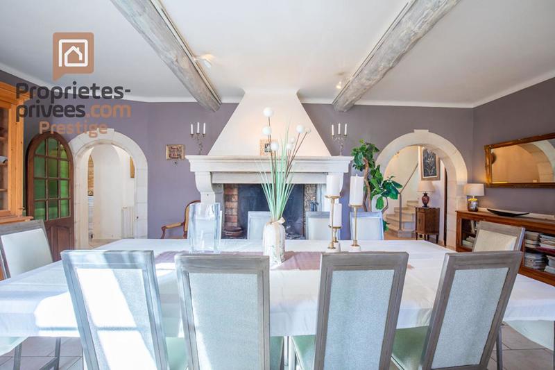 Maison - 305 m² - 10 pièces