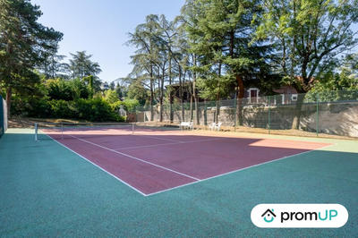 Maison - 320 m² - 111 pièces