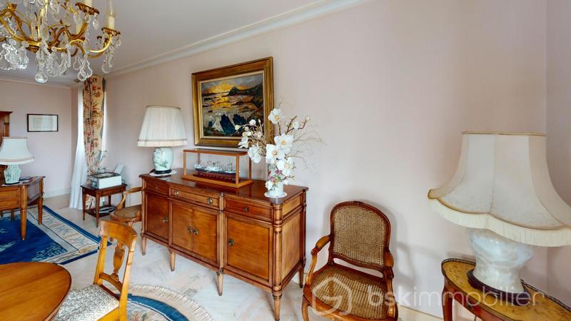 Maison - 186 m² - 7 pièces