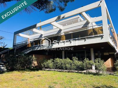 Maison - 242 m² - 8 pièces