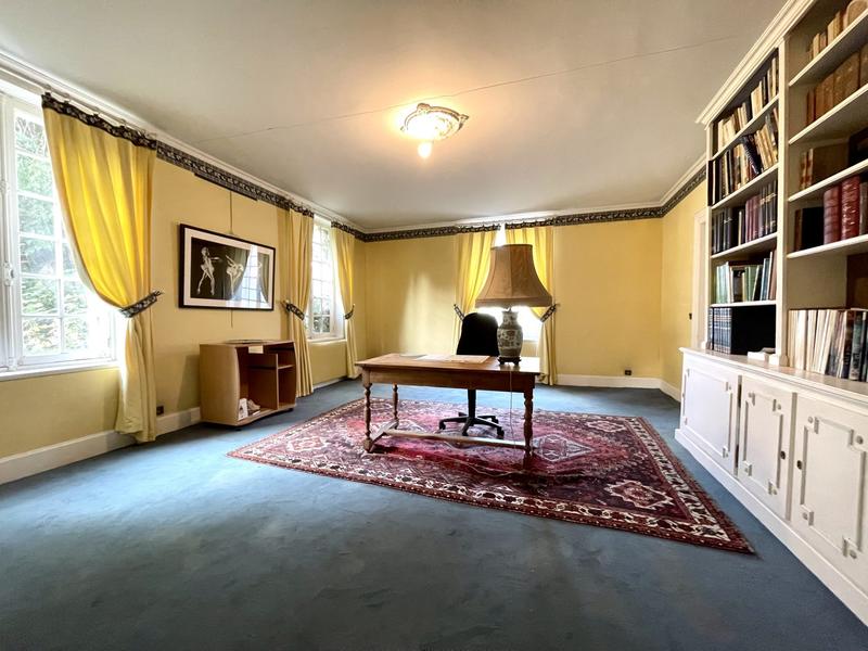 Maison - 274 m² - 12 pièces