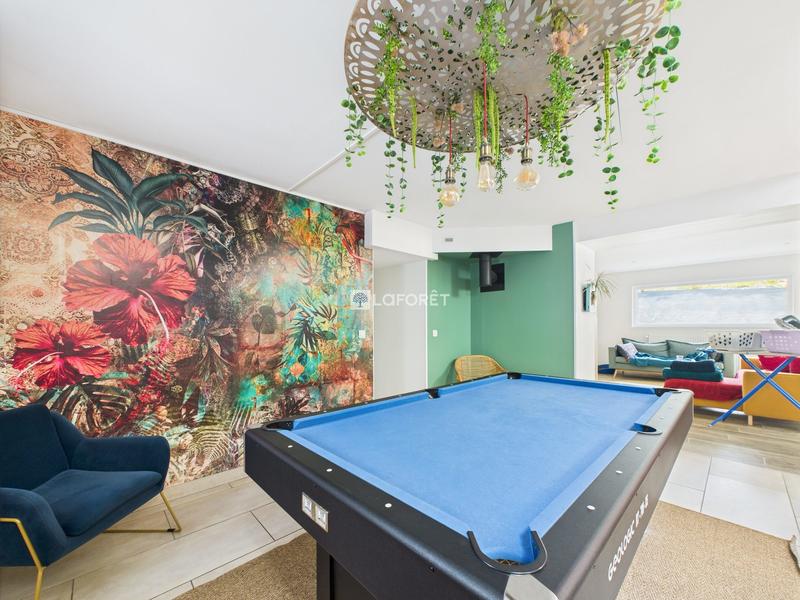 Maison - 342 m² - 12 pièces