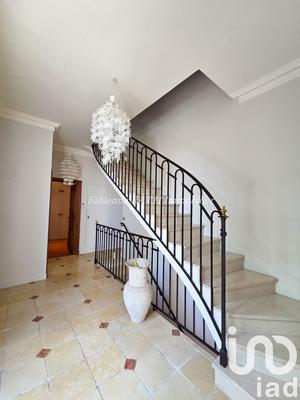 Maison - 410 m² - 9 pièces