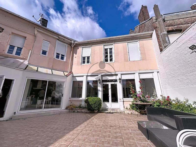 Maison - 237 m² - 9 pièces