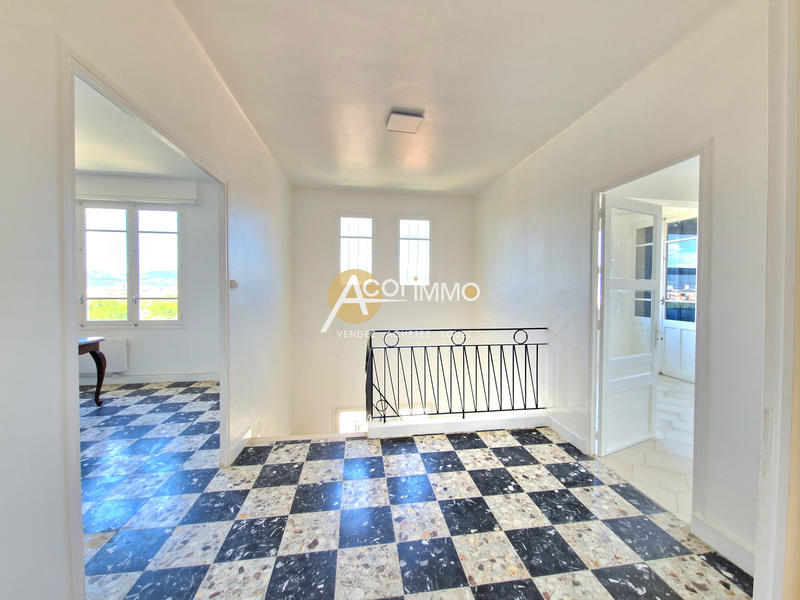 Maison - 167 m² - 8 pièces