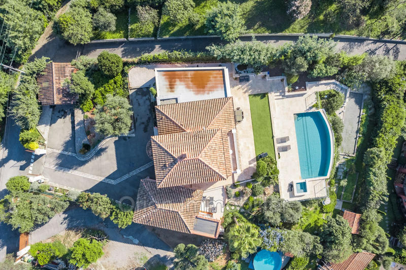 Maison - 201 m² - 9 pièces