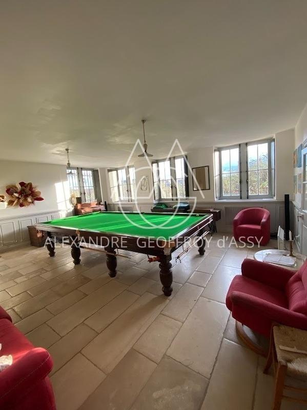 Château - 4 200 m² - 72 pièces