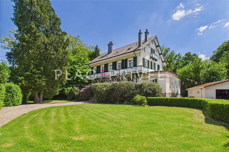 Maison - 325 m² - 10 pièces