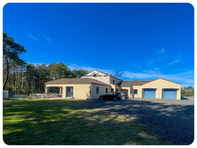 Maison contemporaine - 294 m² - 8 pièces