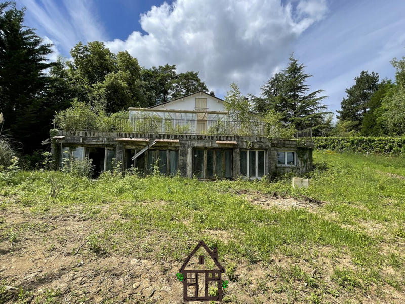 Maison - 270 m² - 16 pièces