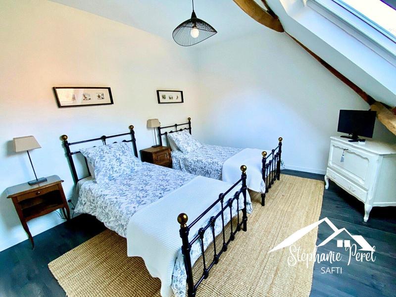 Maison - 298 m² - 9 pièces