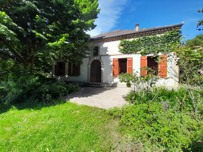 Maison - 220 m² - 6 pièces