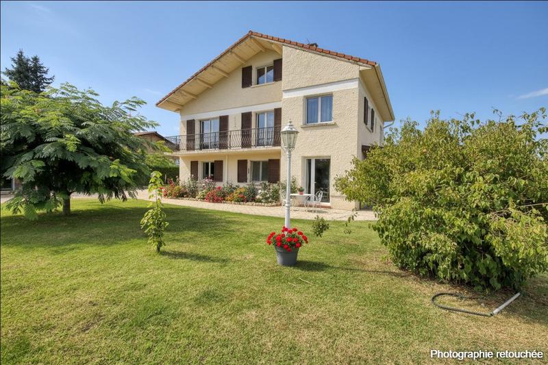 Maison traditionnelle - 181 m² - 7 pièces