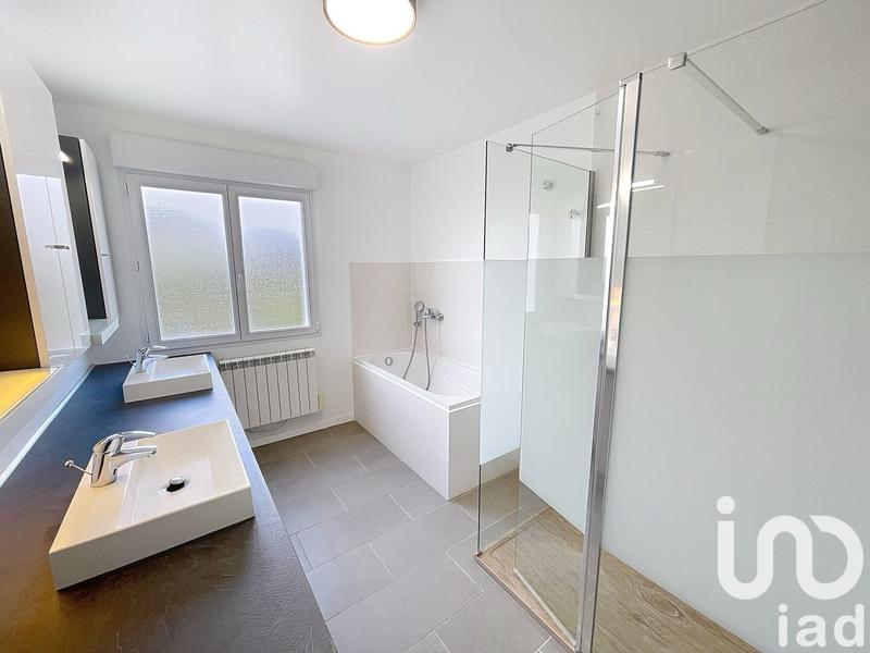 Maison - 230 m² - 8 pièces