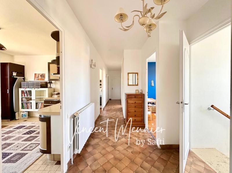 Maison - 216 m² - 9 pièces