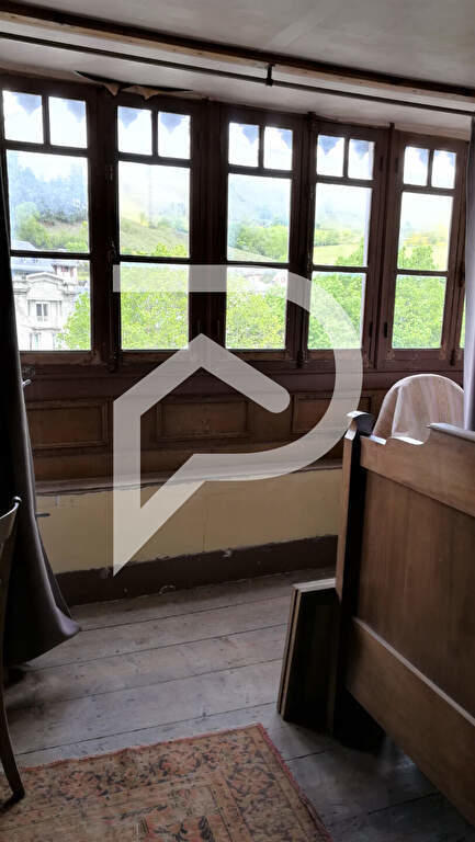 Maison - 240 m² - 11 pièces