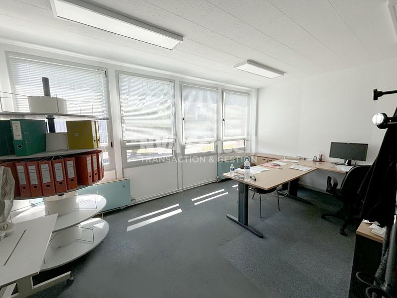 Local commercial - 1 240 m²