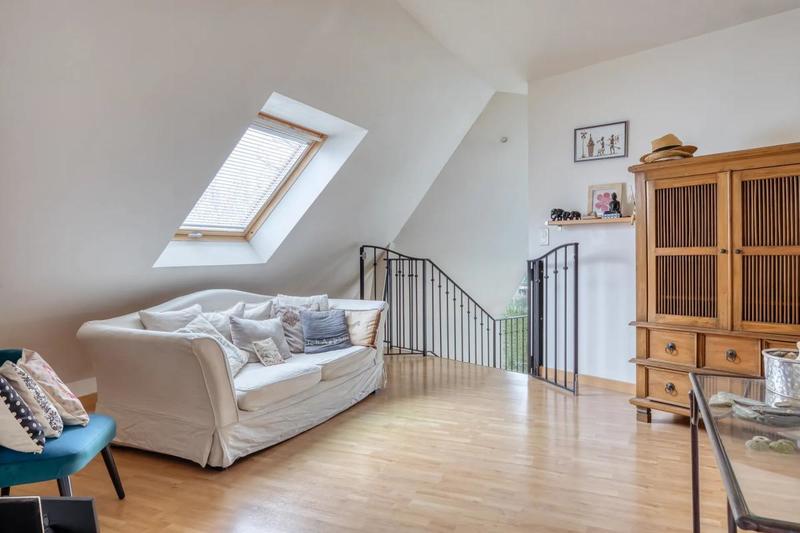 Maison - 235 m² - 7 pièces