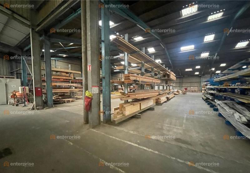 Entrepôt - 1 814 m²