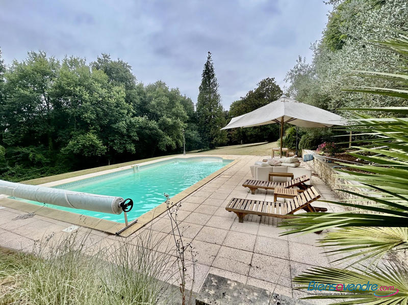 Château - 632 m² - 12 pièces