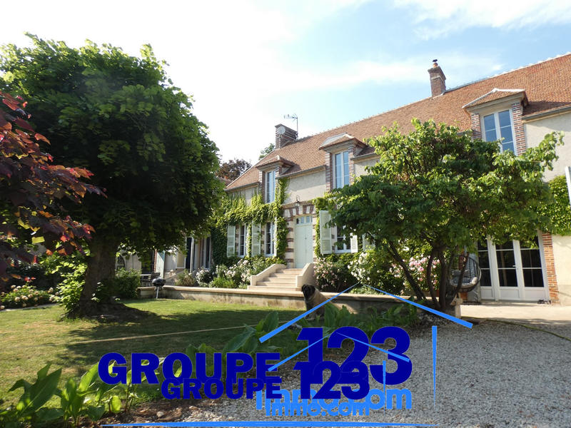 Maison - 369 m² - 9 pièces