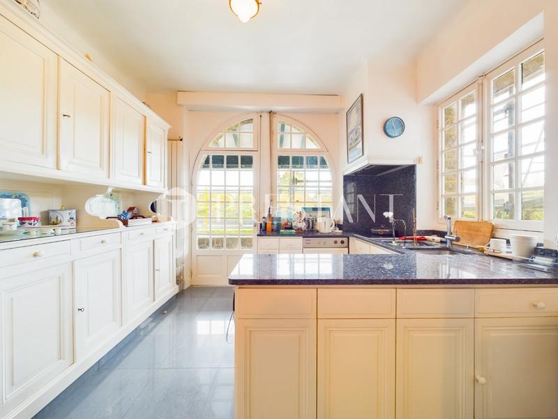 Maison - 550 m² - 12 pièces