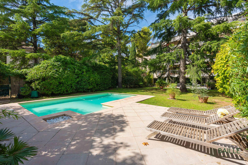 Appartement - 170 m² - 6 pièces