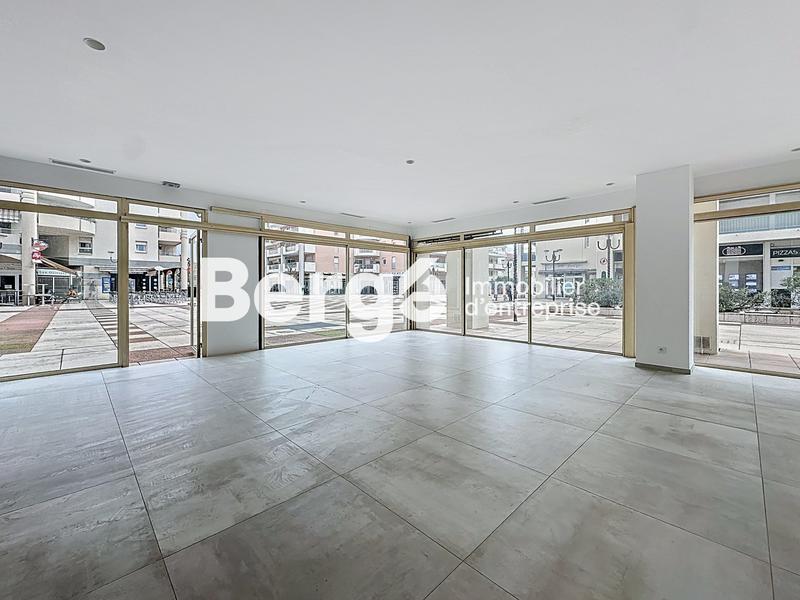 Local commercial - 128 m²