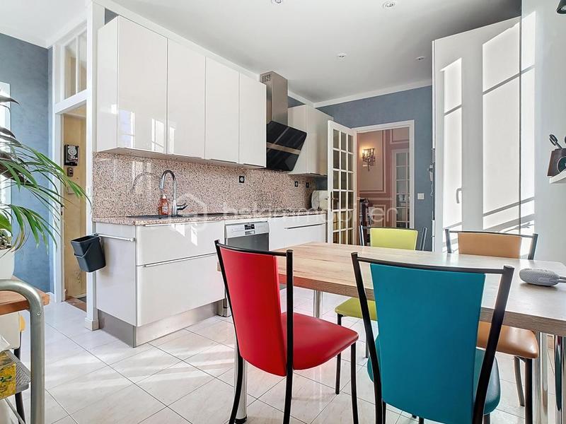 Maison - 250 m² - 7 pièces