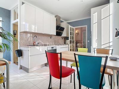 Maison - 250 m² - 7 pièces