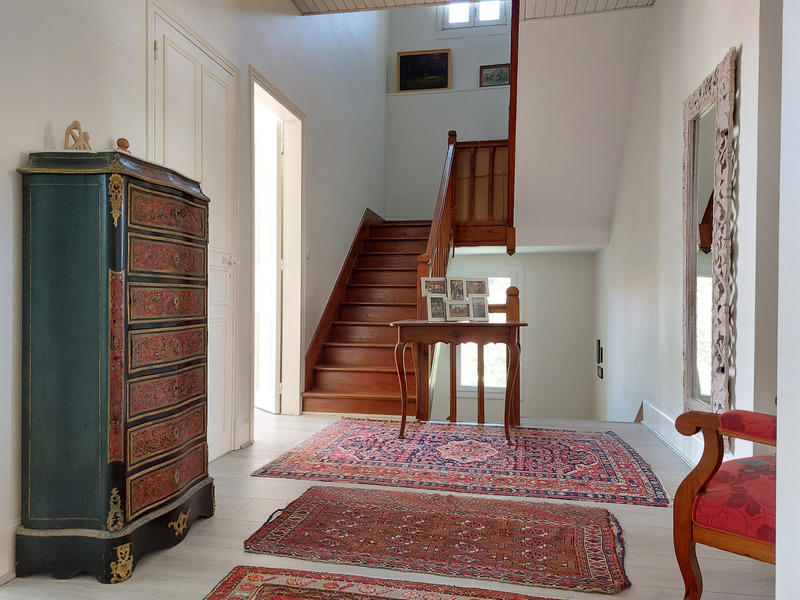 Maison - 231 m² - 7 pièces